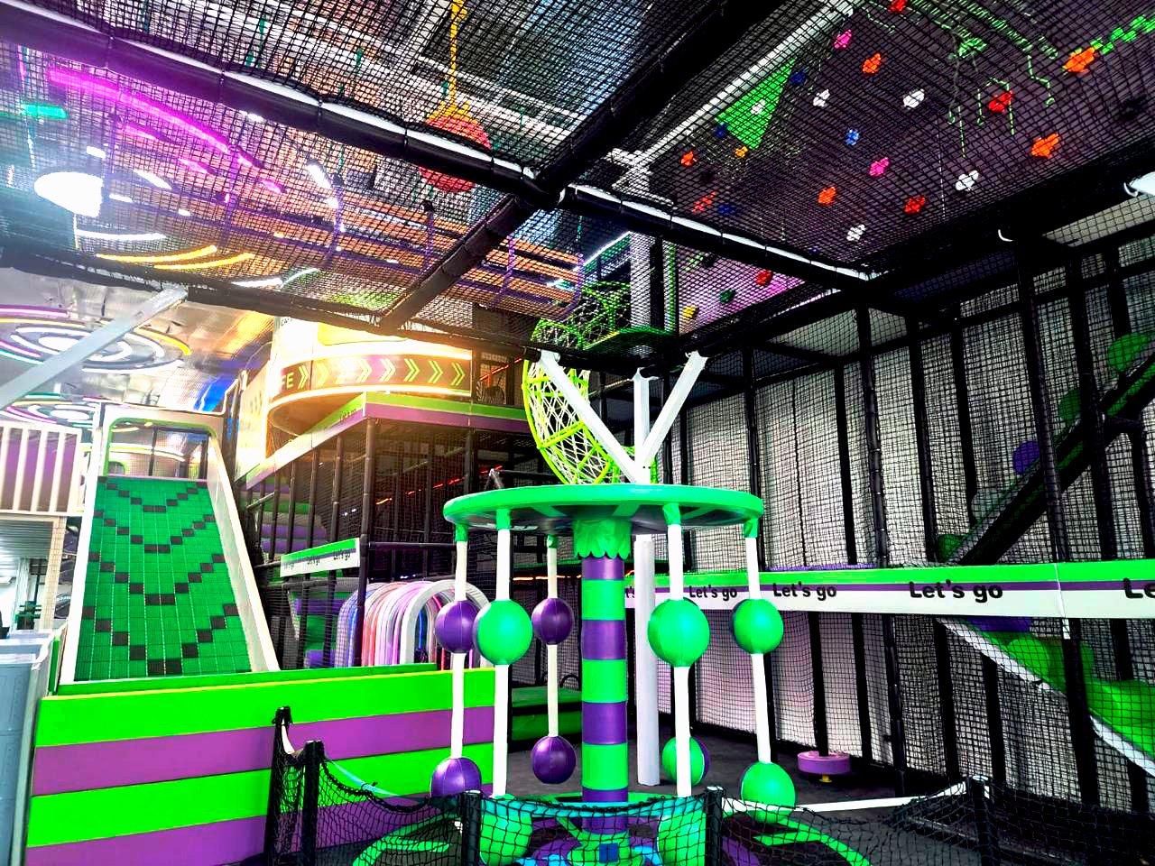 Play Fan - Pelotero y cafetería infantil